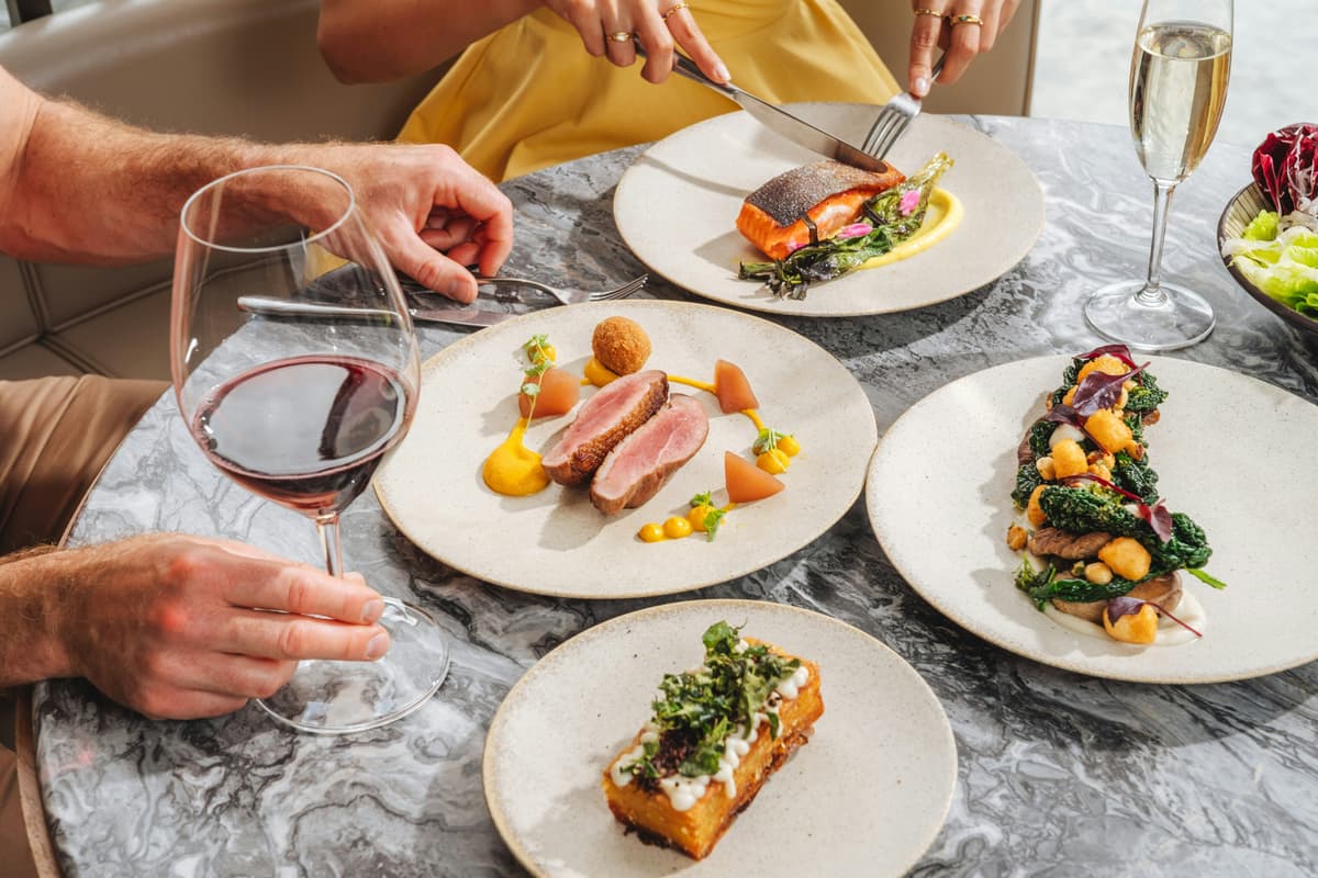 Viagem no Tempo Culinária: A História e Cultura Por Trás de 5 Comidas de Rua Icónicas