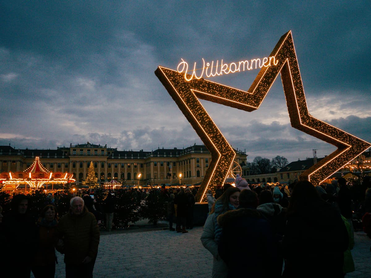 Mercado de Natal de Viena: Tradição, Magia e Espírito Festivo